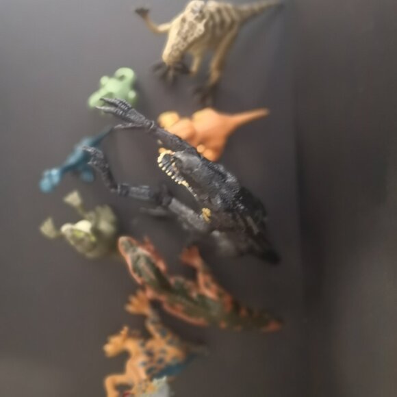 Lot of 8 Dinosaurs from Various Different Makers, Styles, Colors & Condition - Picture 2 of 4